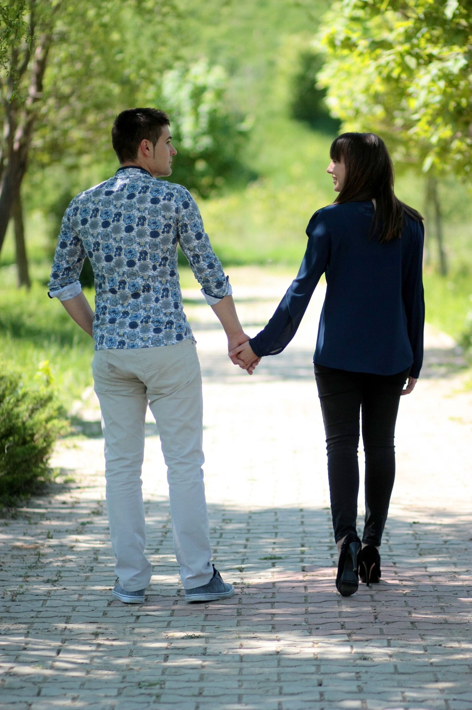 Canon EOS 450D (EOS Rebel XSi / EOS Kiss X2) sample photo. Couple, love, walk photography