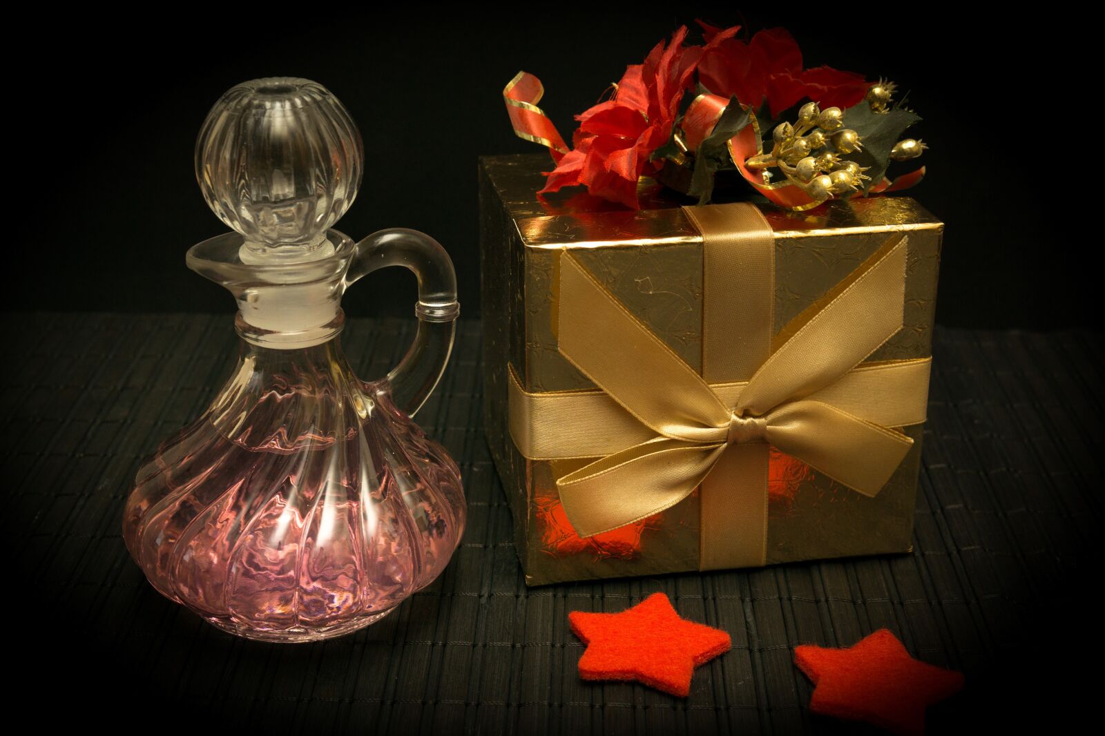 30mm F1.4 DC DN | Contemporary 016 sample photo. Wellness, carafe, oil photography