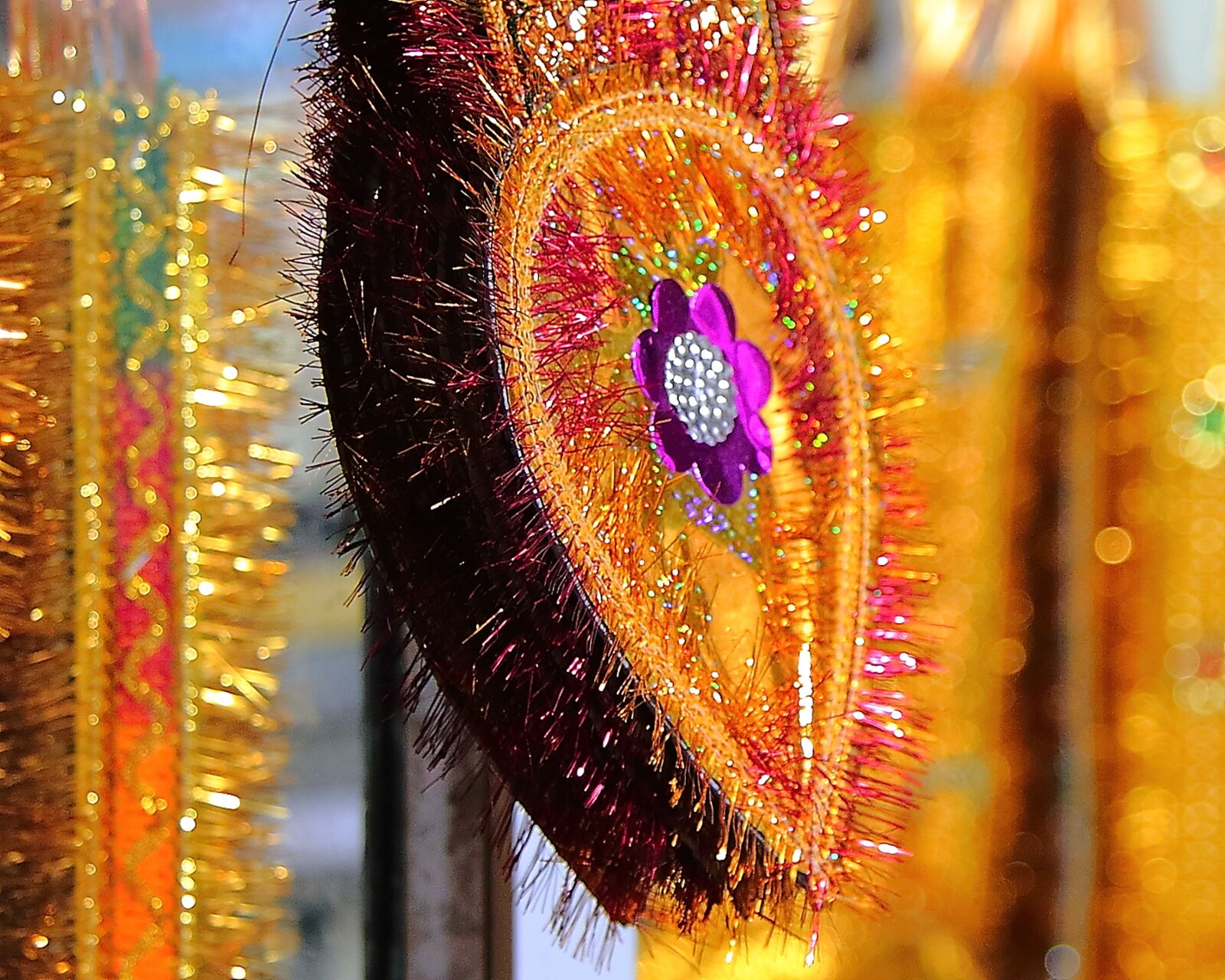 Canon EOS 7D Mark II sample photo. Decoration, glitter, texture photography