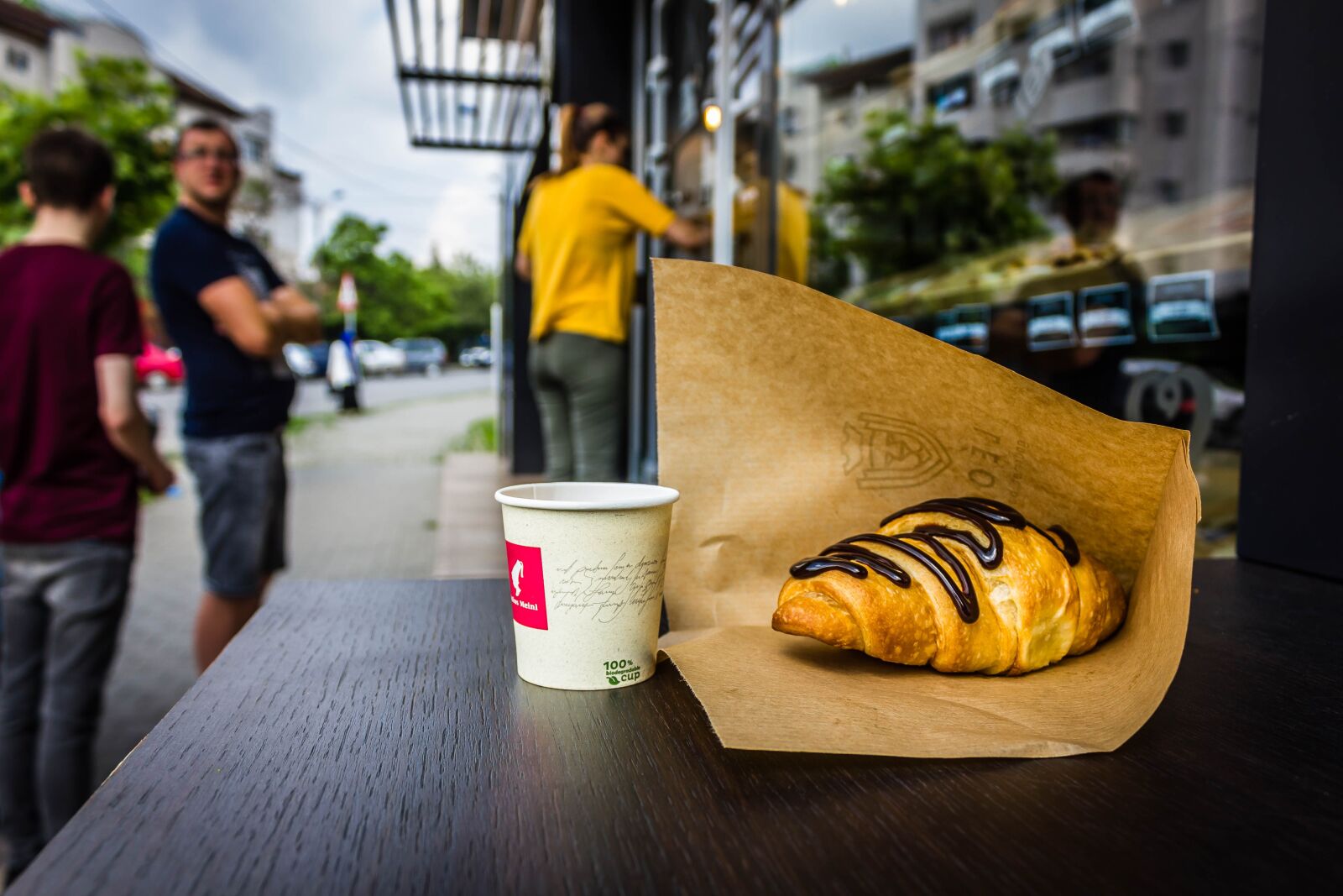 Canon EOS 550D (EOS Rebel T2i / EOS Kiss X4) + Canon EF-S 18-55mm F3.5-5.6 IS II sample photo. Croissant, coffee, bakery photography