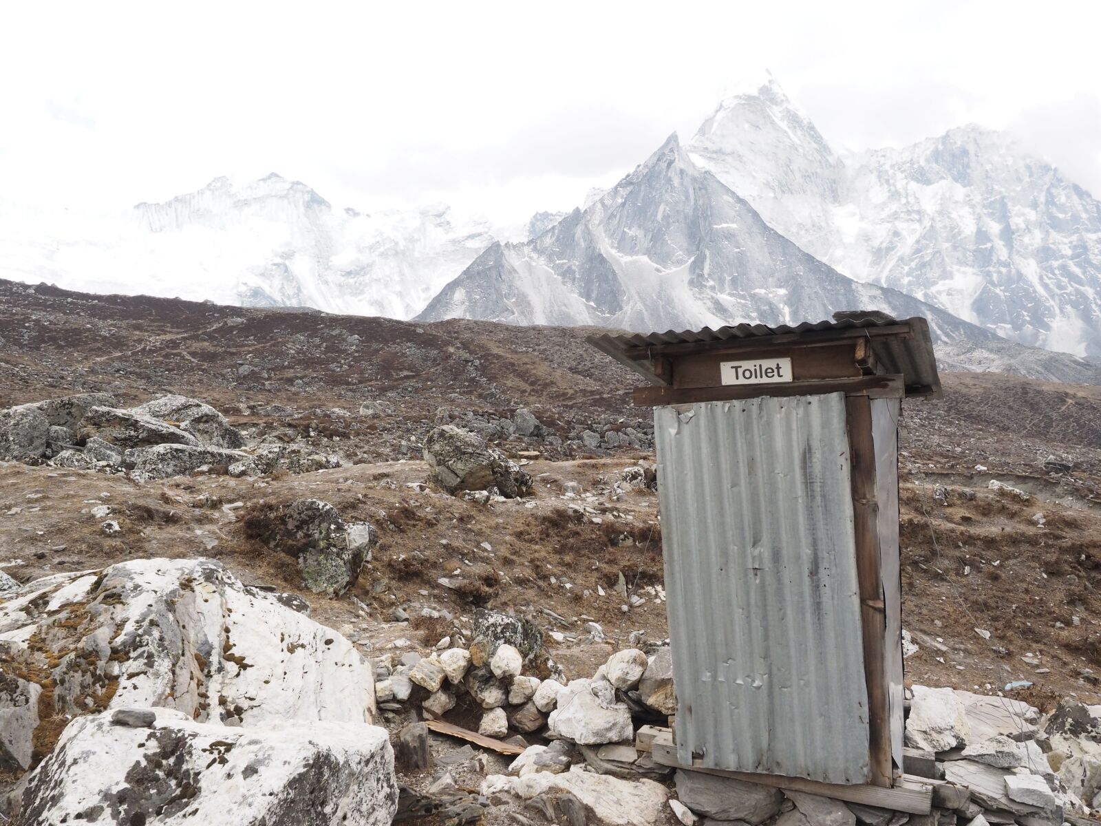 Olympus OM-D E-M1 + Olympus M.Zuiko Digital ED 12-40mm F2.8 Pro sample photo. Toilet, nepal, everest photography