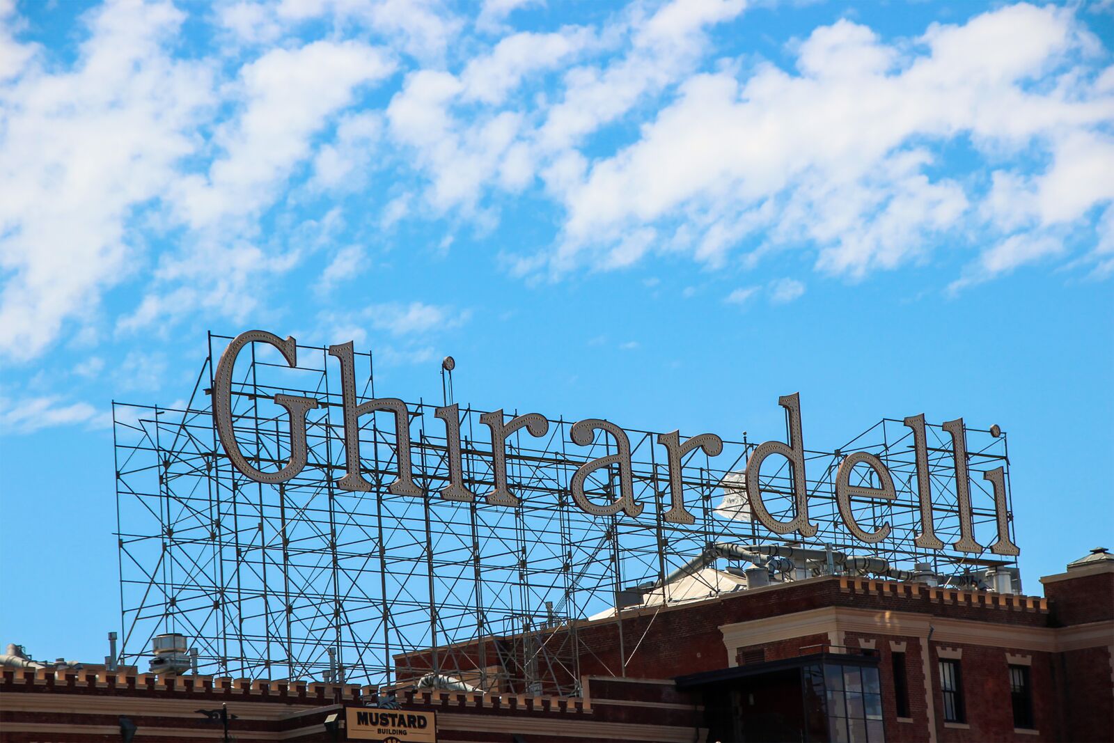 Canon EOS 600D (Rebel EOS T3i / EOS Kiss X5) sample photo. Ghirardelli, san francisco, sign photography
