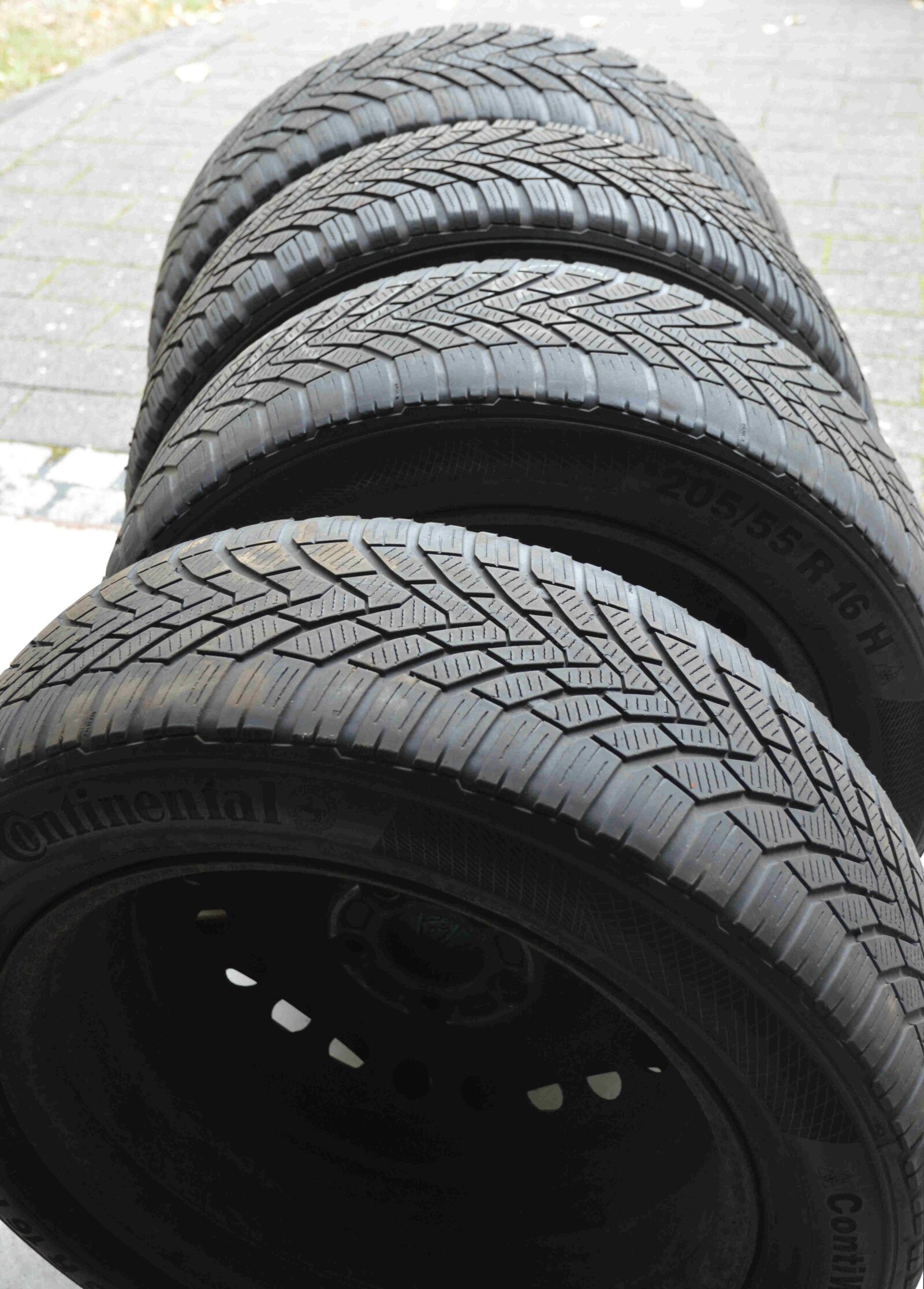 Nikon D3200 sample photo. Auto tires, wheels, winter photography