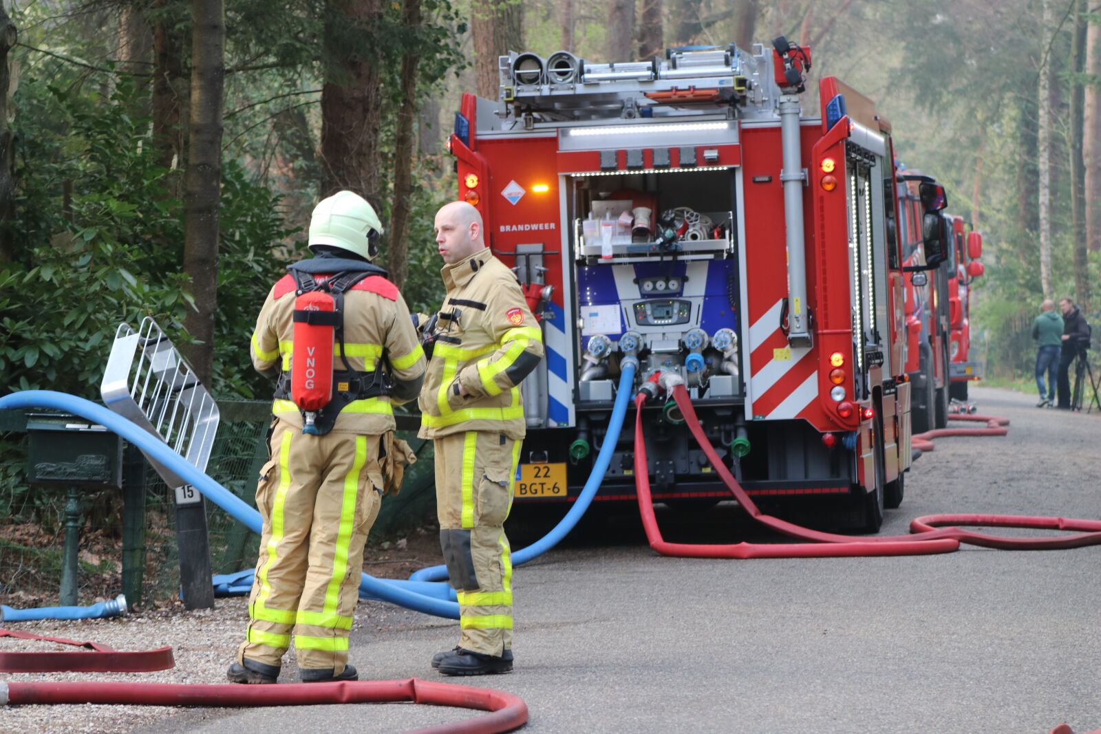 Canon EOS 80D sample photo. Fire department, fire, helmet photography
