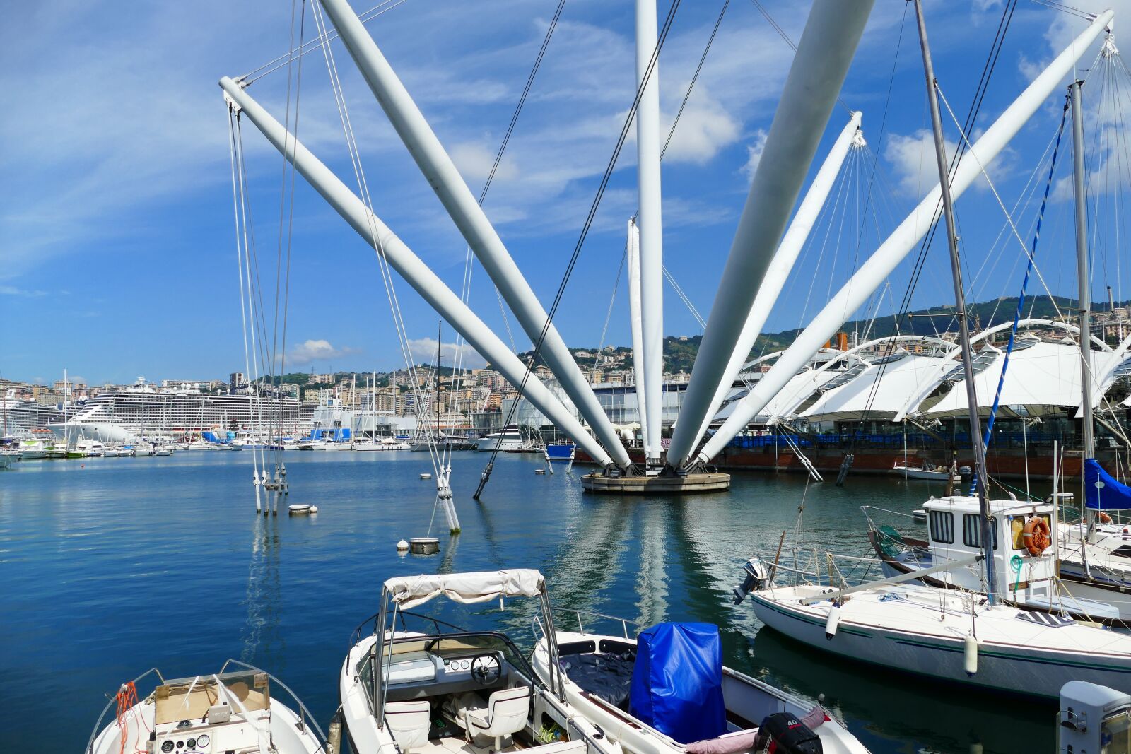 Panasonic Lumix DMC-FZ1000 sample photo. Genoa, port, boats photography