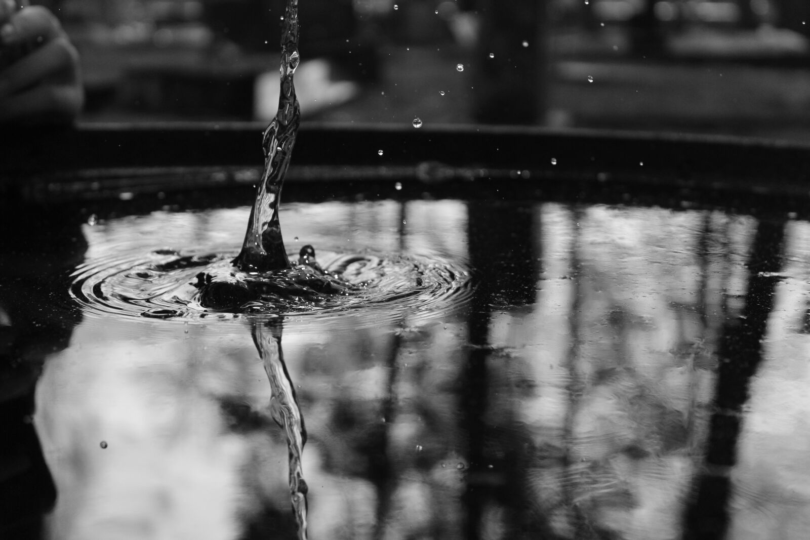 Canon EOS 1200D (EOS Rebel T5 / EOS Kiss X70 / EOS Hi) sample photo. A drop of water photography