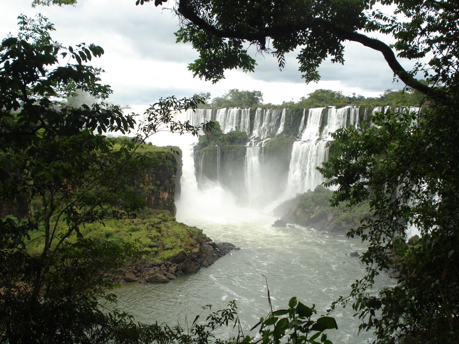 Sony DSC-W35 sample photo. Iguazu, waterfall, falls photography