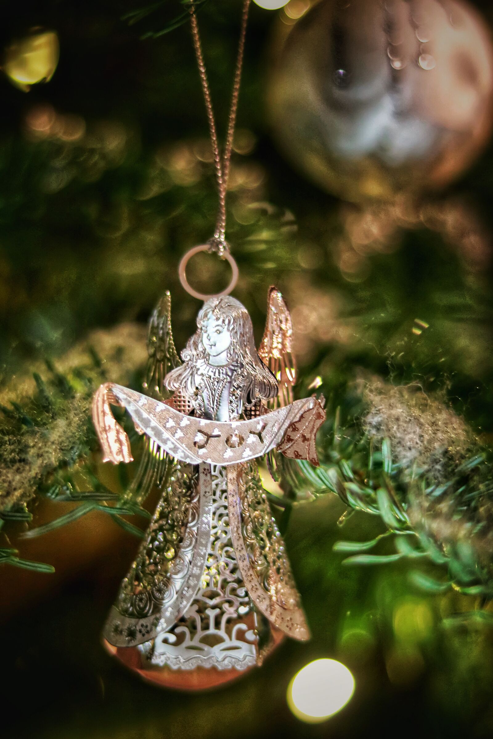 Canon EOS 200D (EOS Rebel SL2 / EOS Kiss X9) + Canon EF 50mm F1.8 STM sample photo. Christmas, angel, decoration photography