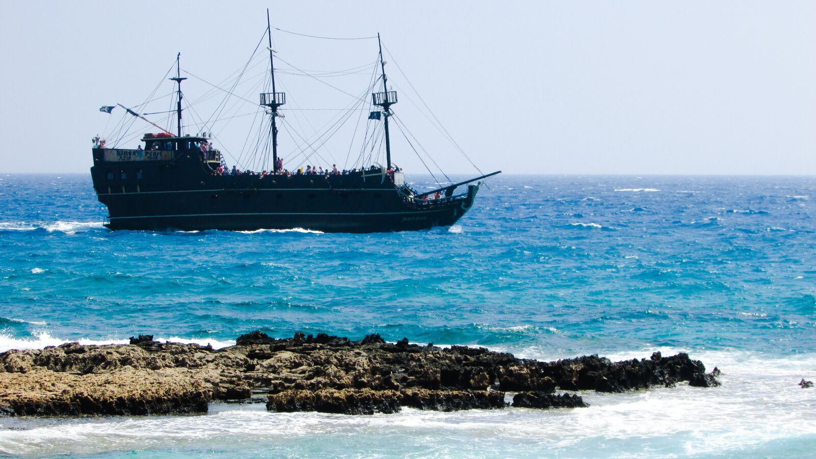 Canon PowerShot SX400 IS sample photo. Cruise boat, sea, coast photography
