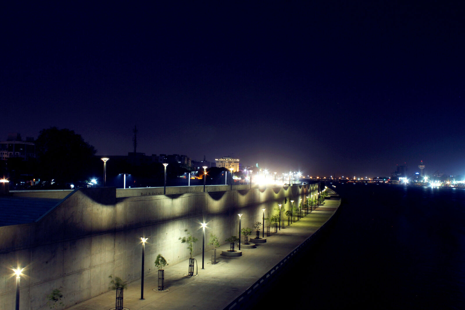 Canon EOS 600D (Rebel EOS T3i / EOS Kiss X5) sample photo. City, lights, night, lights photography