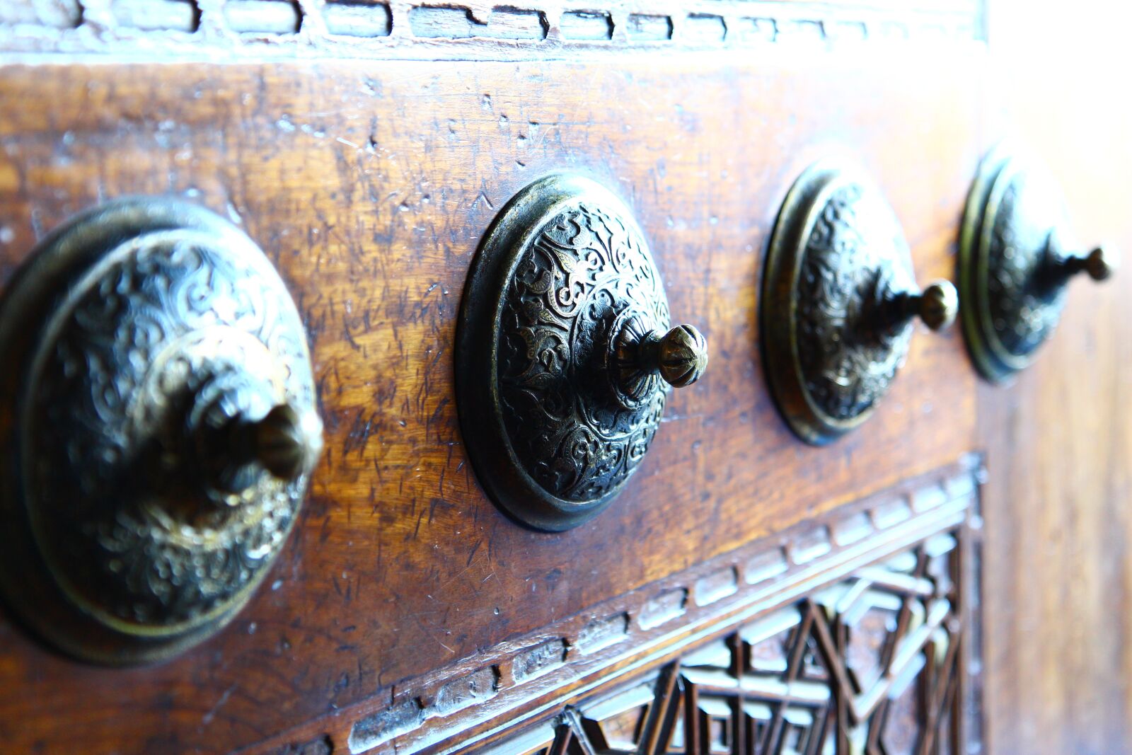 Canon EOS 600D (Rebel EOS T3i / EOS Kiss X5) sample photo. Door, relic, old photography