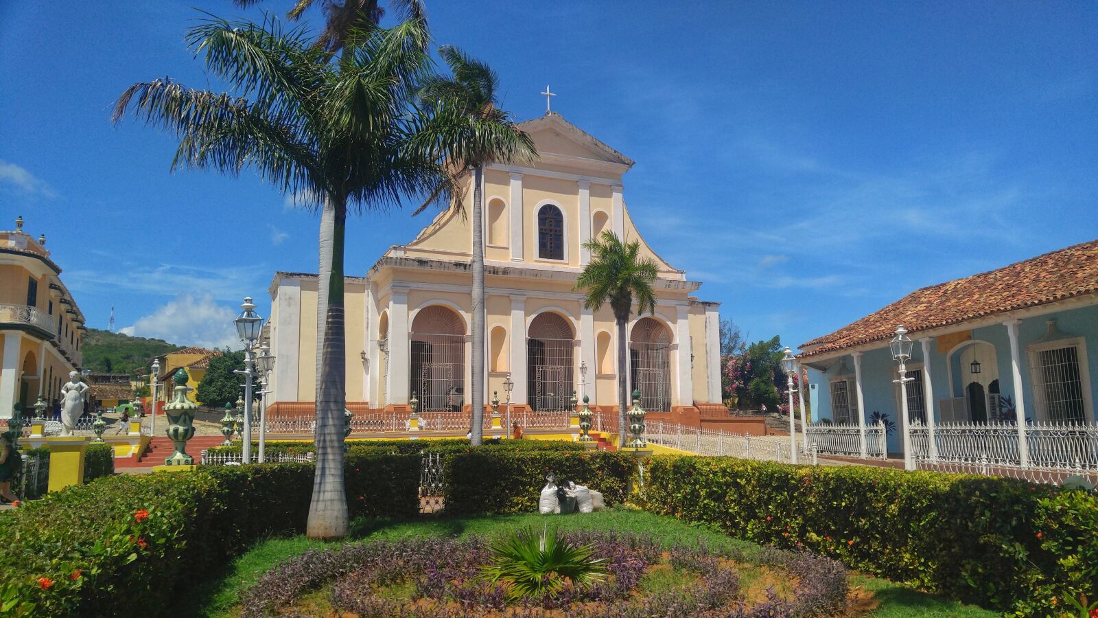 LG V10 sample photo. Cuba, church, tree photography