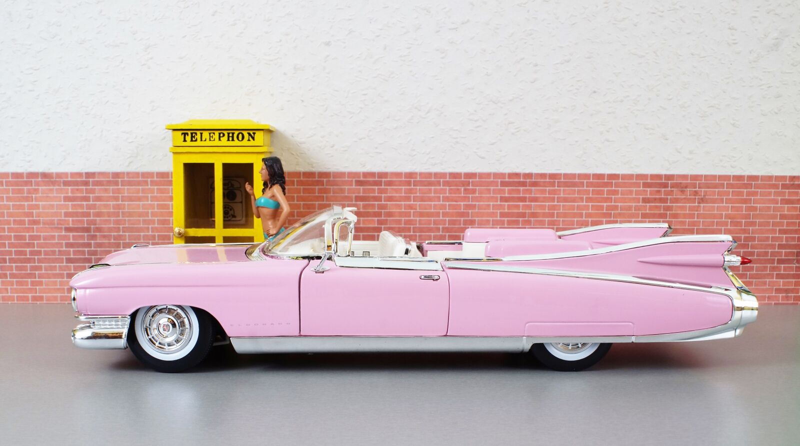 Sony DT 18-70mm F3.5-5.6 sample photo. Model car, cadillac, cadillac photography
