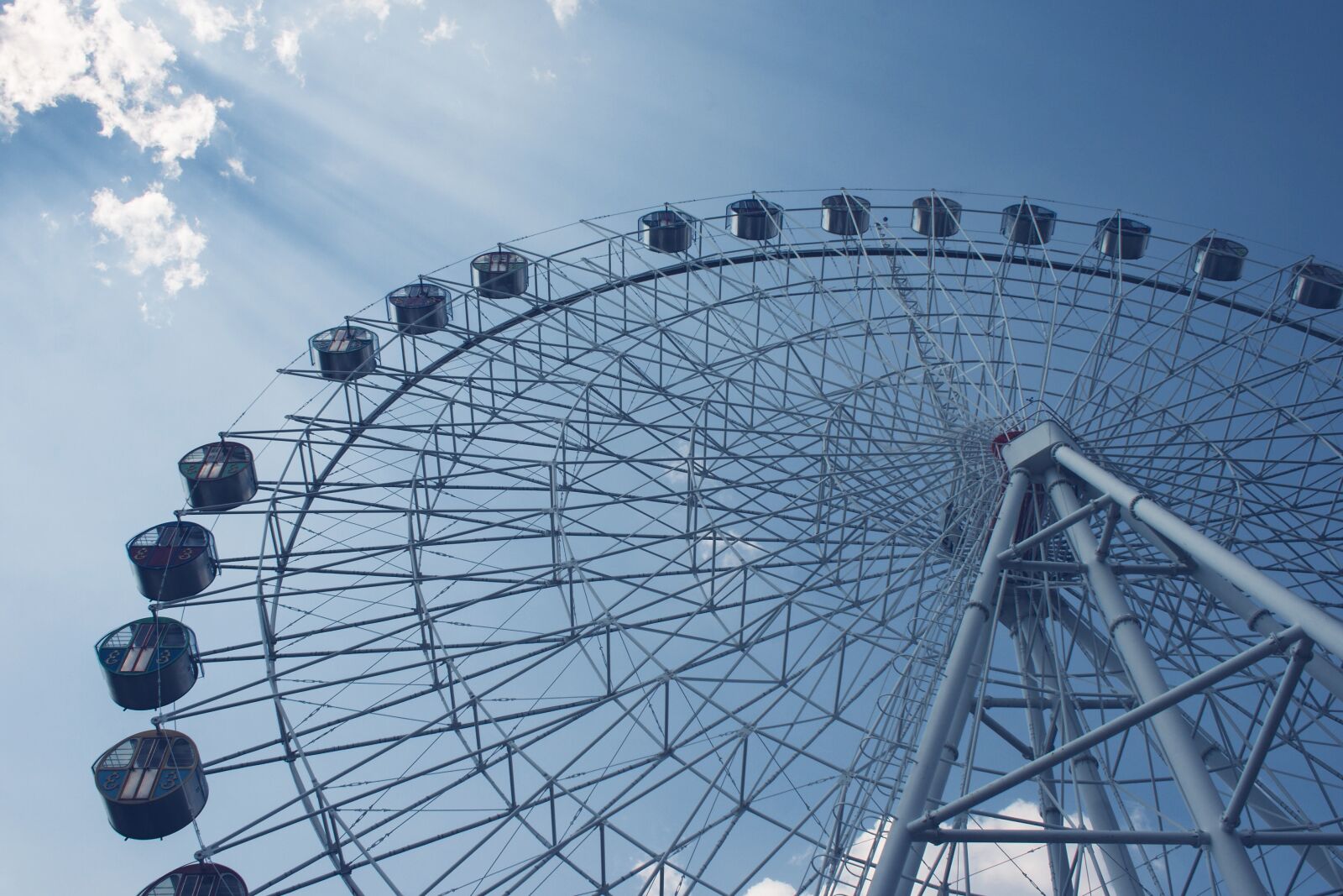 Canon EF-S 18-55mm F3.5-5.6 II sample photo. Park, ferris wheel, leisure photography