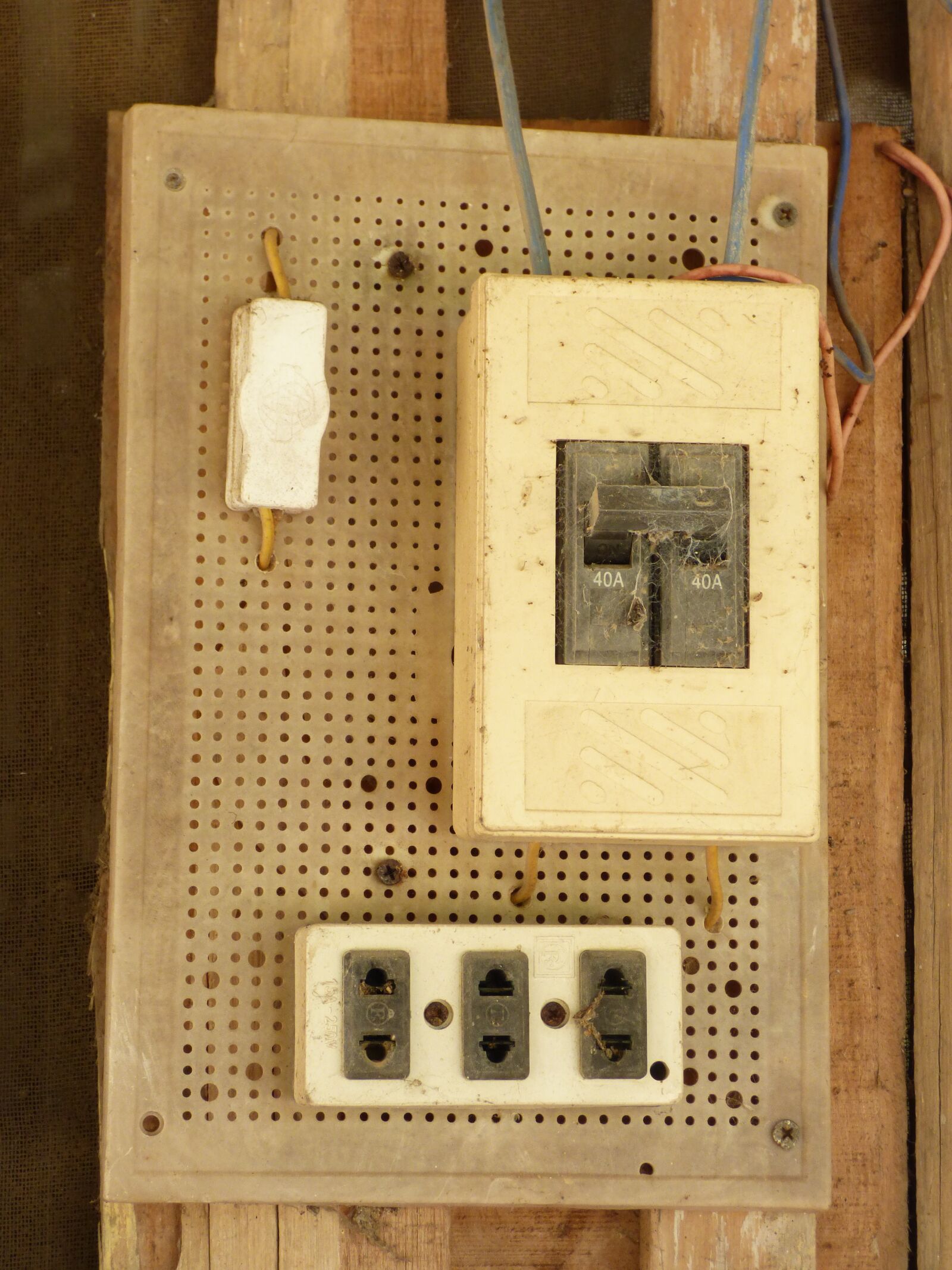 Panasonic Lumix DMC-FZ70 sample photo. House safety, circuit board photography
