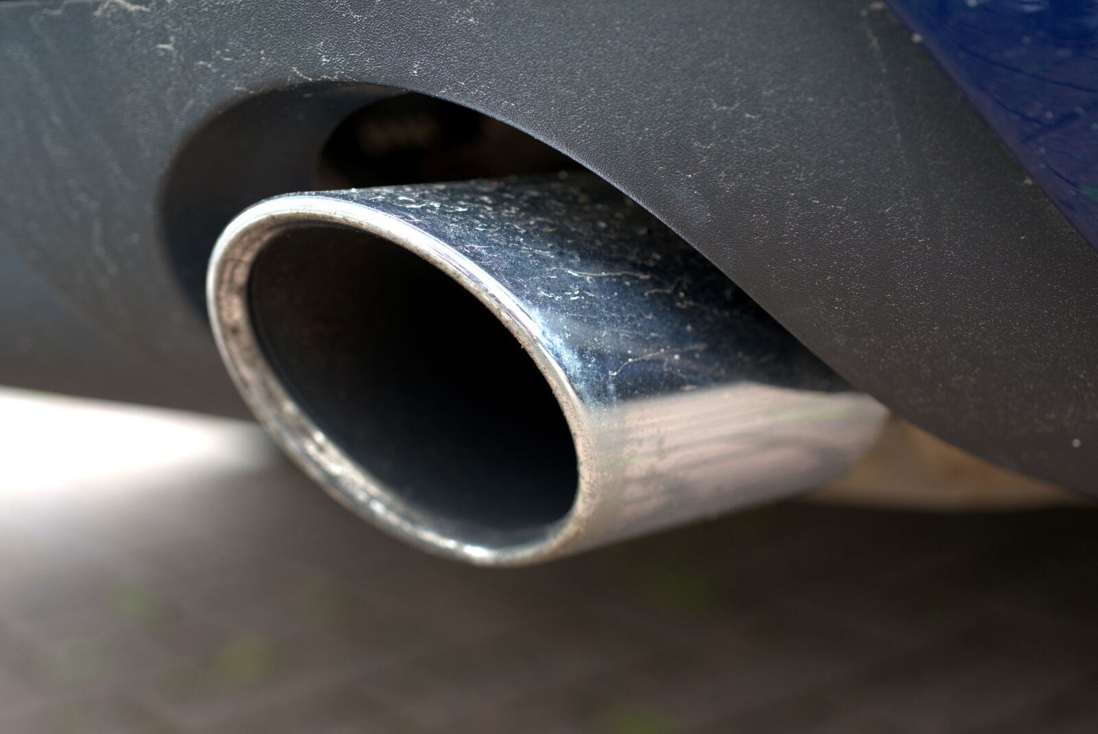 Sony FE 50mm F2.8 Macro sample photo. Exhaust, diesel, pkw photography