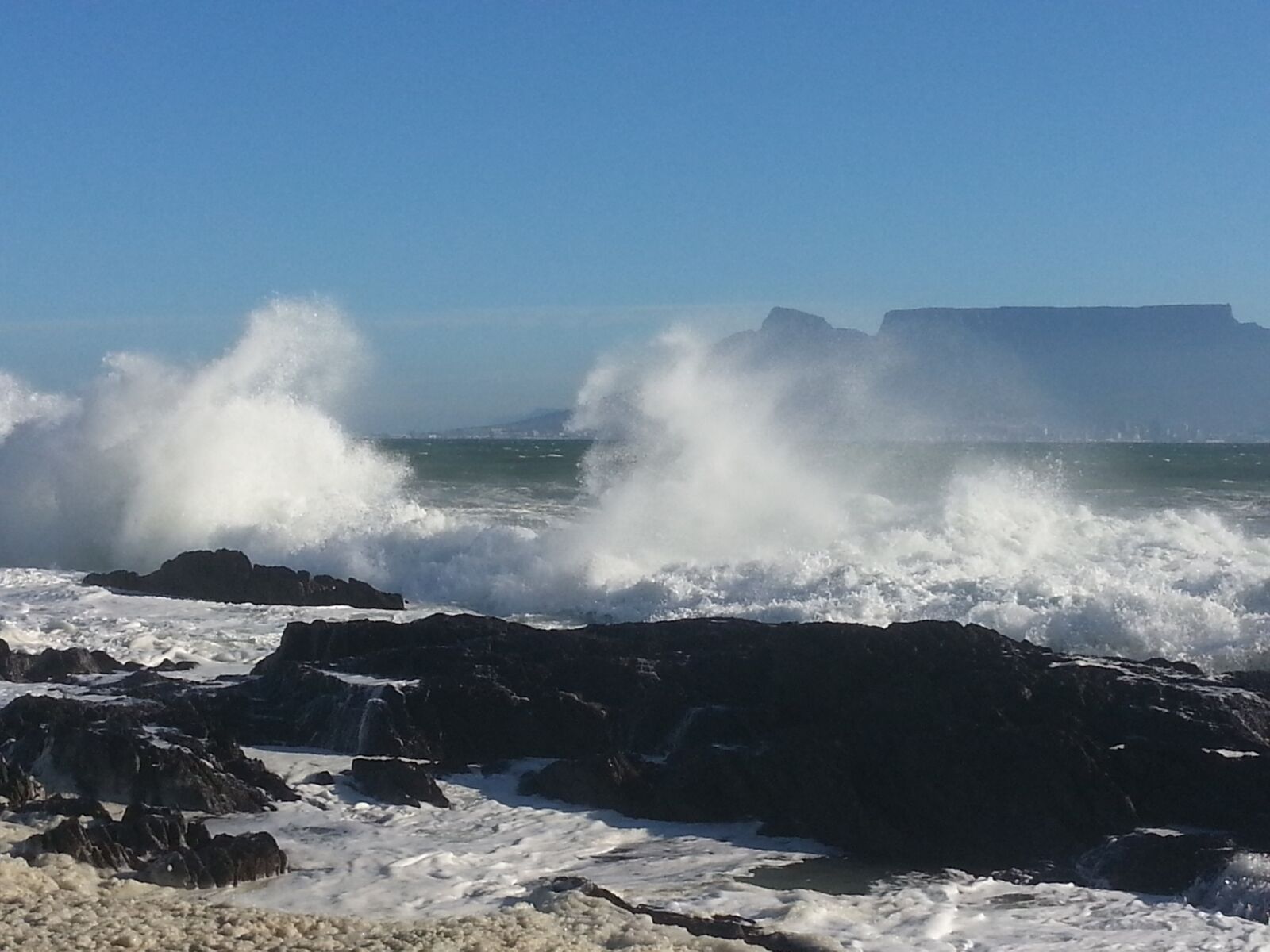 Samsung Galaxy Note2 sample photo. Waves, spray, table mountain photography