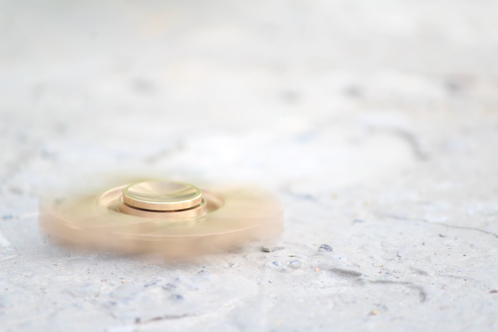 Canon EOS 1200D (EOS Rebel T5 / EOS Kiss X70 / EOS Hi) sample photo. Rotating fidget spinner, tiny photography