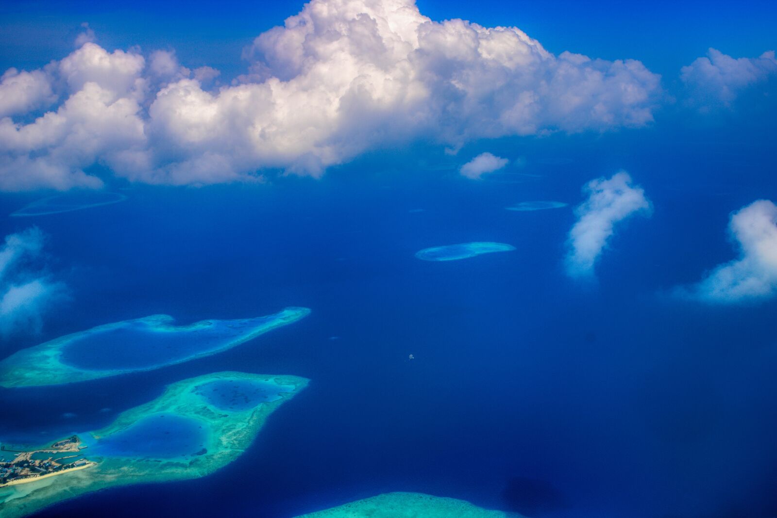 Canon EOS 750D (EOS Rebel T6i / EOS Kiss X8i) sample photo. Maldives, atoll from above photography