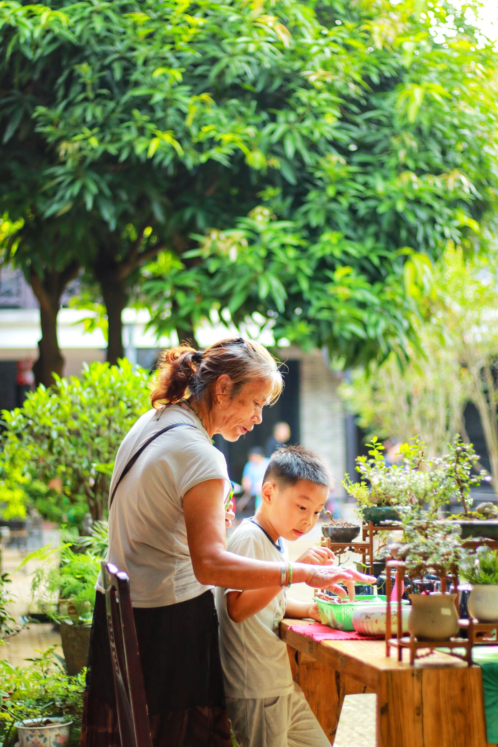 Canon EOS 7D Mark II sample photo. People, nature, summer photography