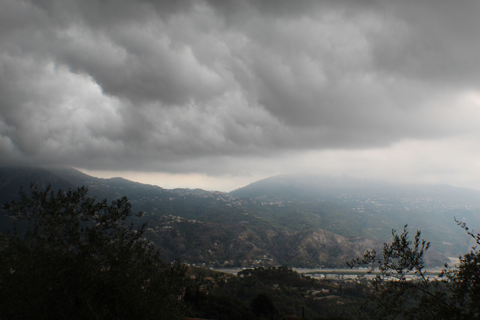 Canon EOS 4000D (EOS Rebel T100 / EOS 3000D) sample photo. Clouds, mountains, sky photography