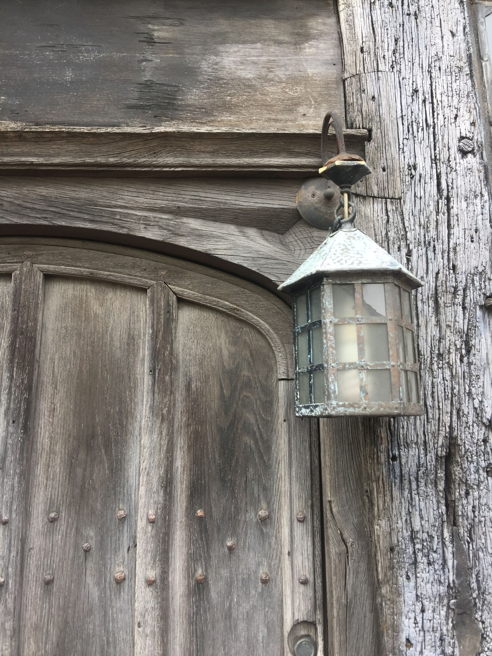 iPhone 6 Plus back camera 4.15mm f/2.2 sample photo. Door, lantern, architecture photography