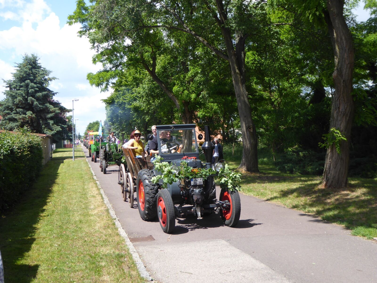 Panasonic DMC-TZ61 sample photo. Tractors, old tractors, tractor photography