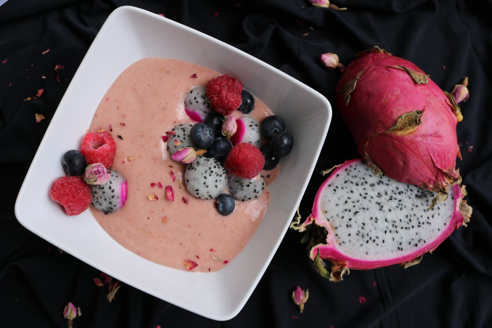 Canon EOS 750D (EOS Rebel T6i / EOS Kiss X8i) sample photo. Dragon fruit, dragonfruit, pitaya photography