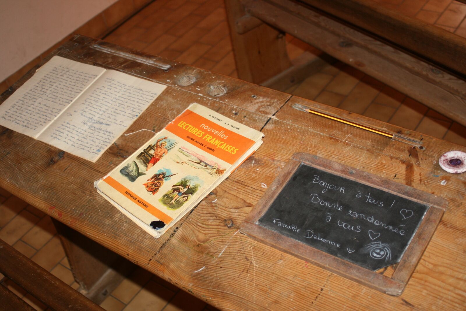 Canon EOS 400D (EOS Digital Rebel XTi / EOS Kiss Digital X) sample photo. School desk, old school photography