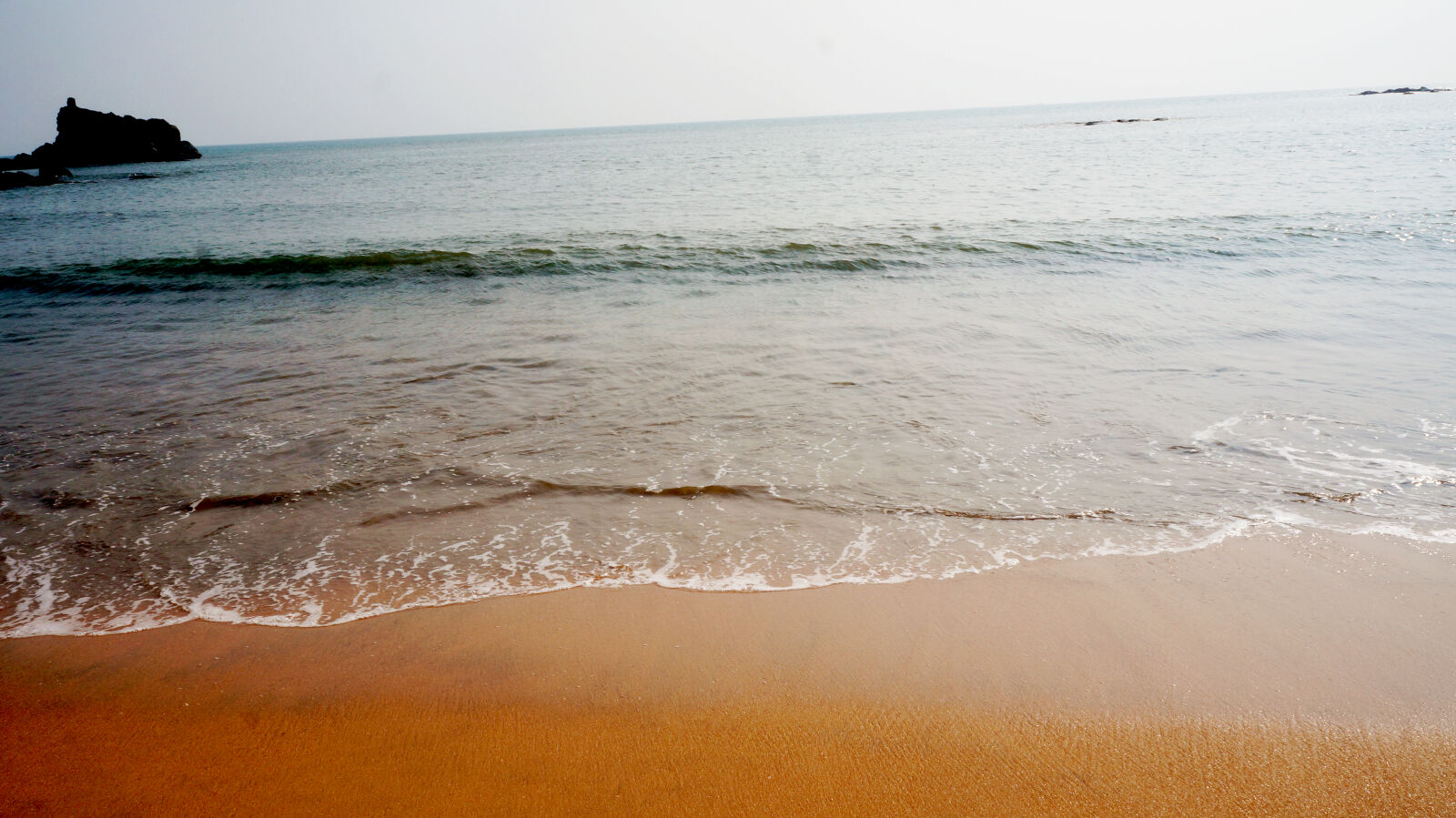 Sony E 18-55mm F3.5-5.6 OSS sample photo. Beach, by, the, sea photography