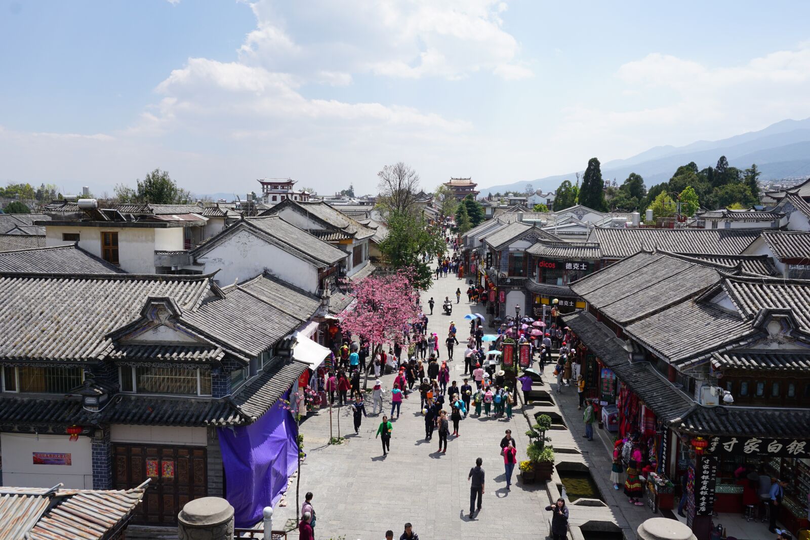Sony a6000 sample photo. Lijiang, old town, street photography