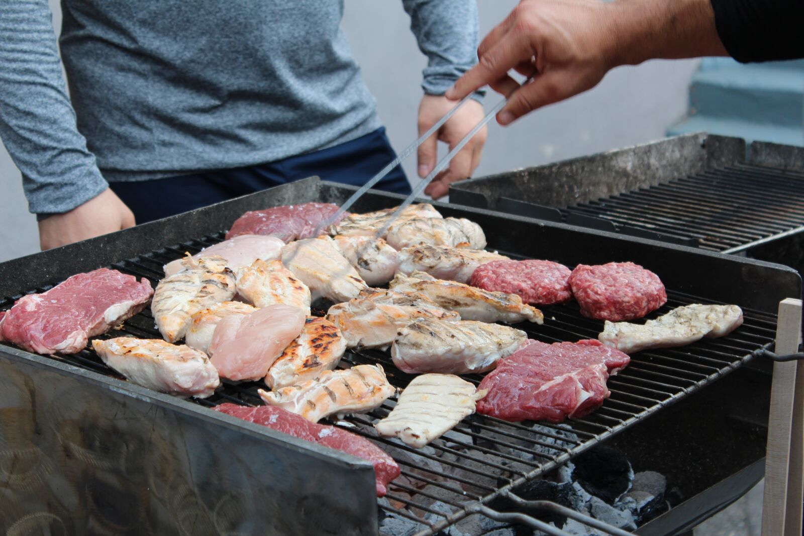 Canon EOS 600D (Rebel EOS T3i / EOS Kiss X5) sample photo. Barbecue, grilled meats, grill photography