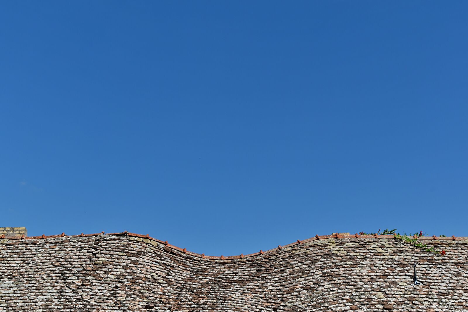 Nikon D5500 sample photo. Curve, house, old, roof photography