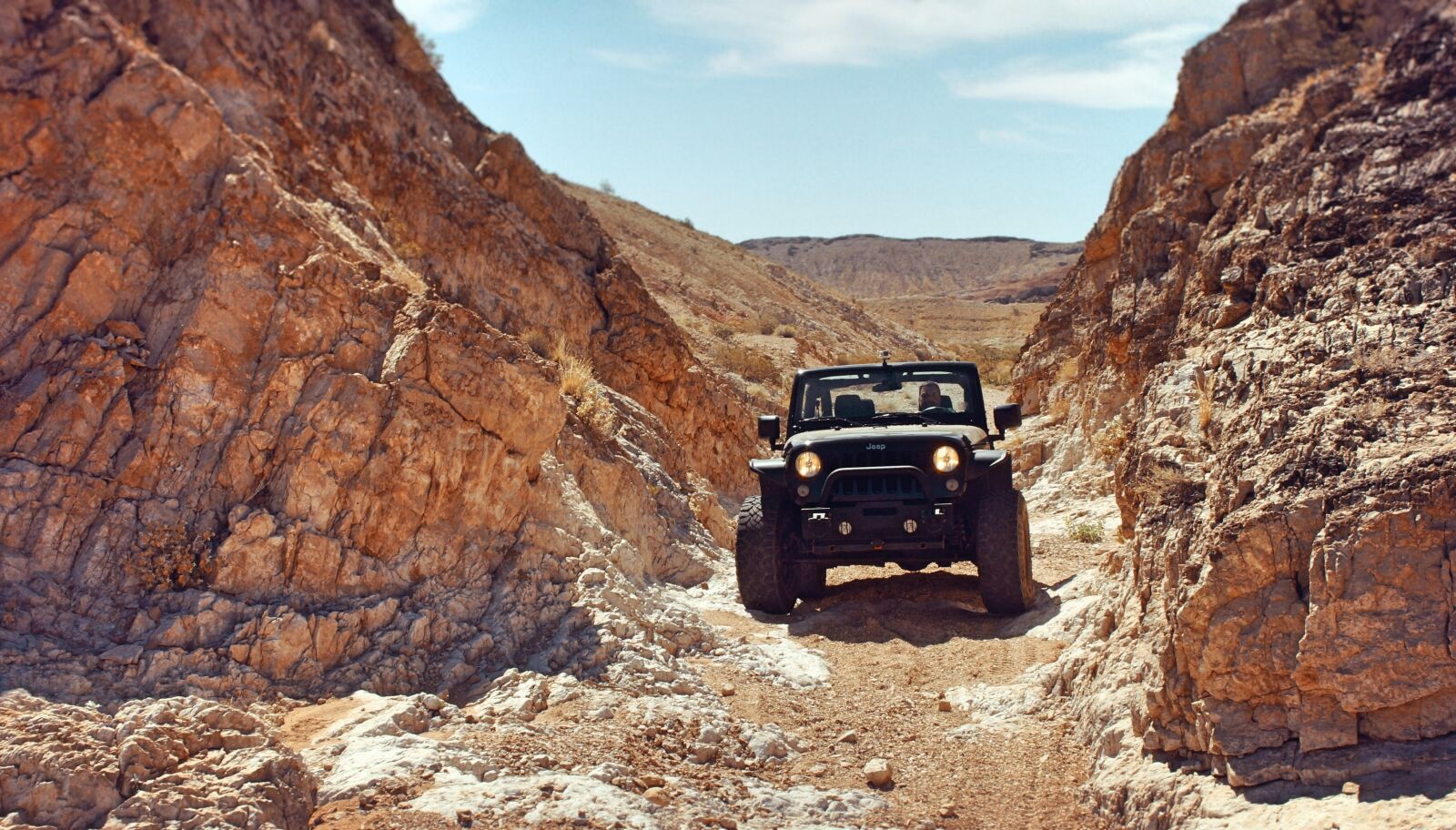 Sony DT 18-200mm F3.5-6.3 sample photo. Adventure, desert, dirt road photography