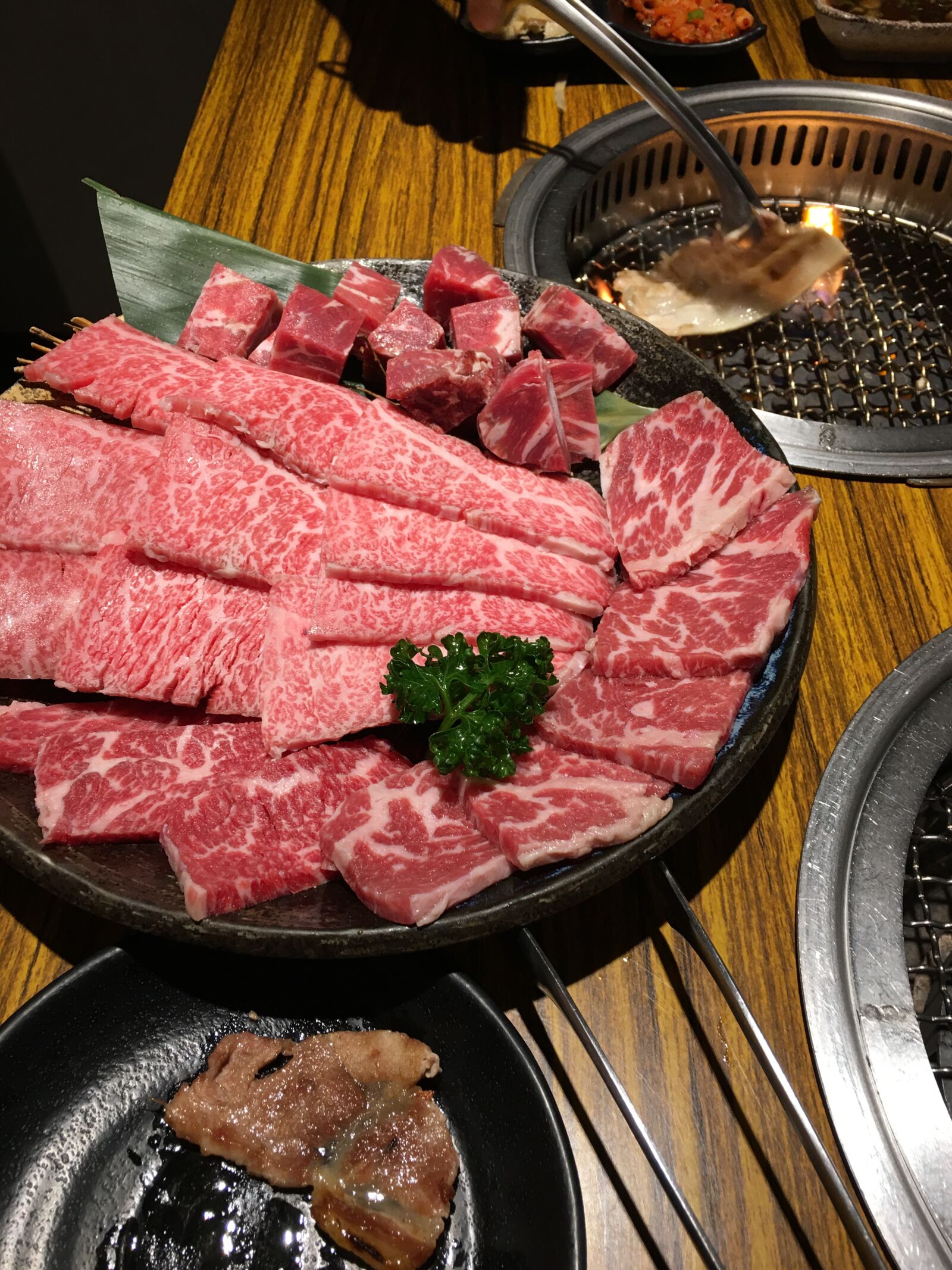iPhone 6s Plus back camera 4.15mm f/2.2 sample photo. A5, 和牛, 燒烤 photography