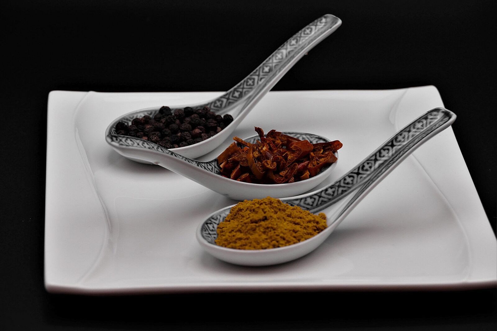 Panasonic Lumix DMC-FZ1000 sample photo. Spoons, spices, curry photography