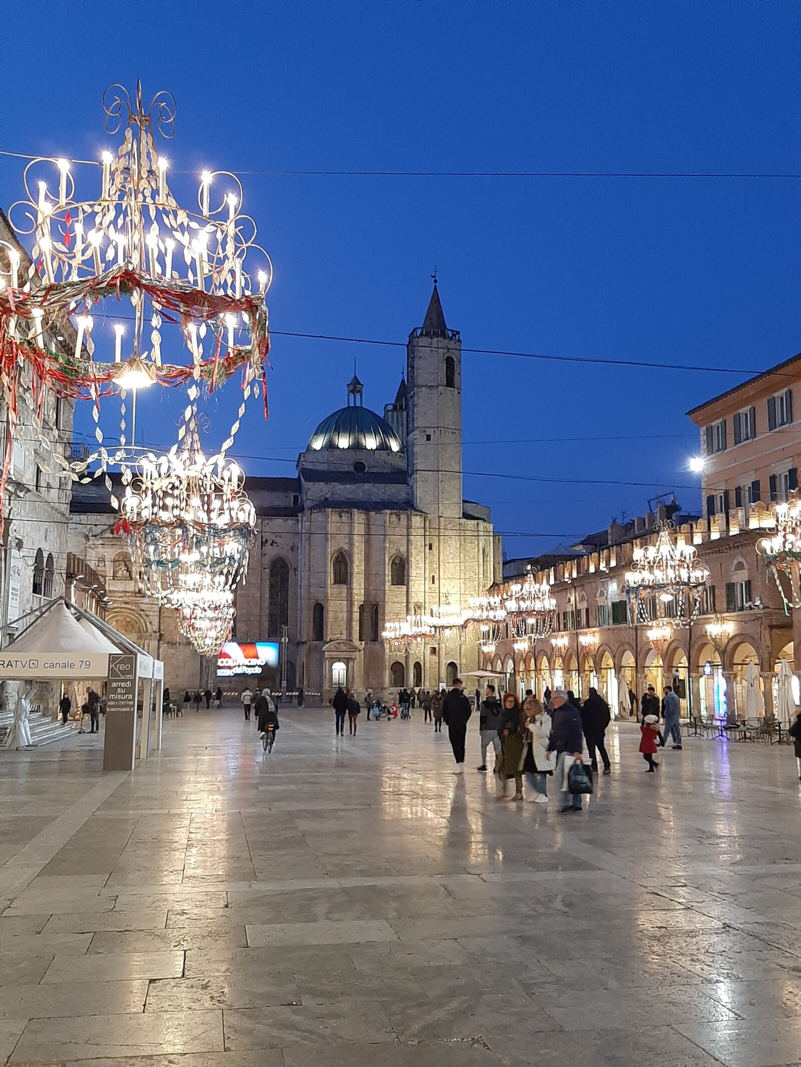 Samsung Galaxy A50 sample photo. Ascoli, piazza del popolo photography