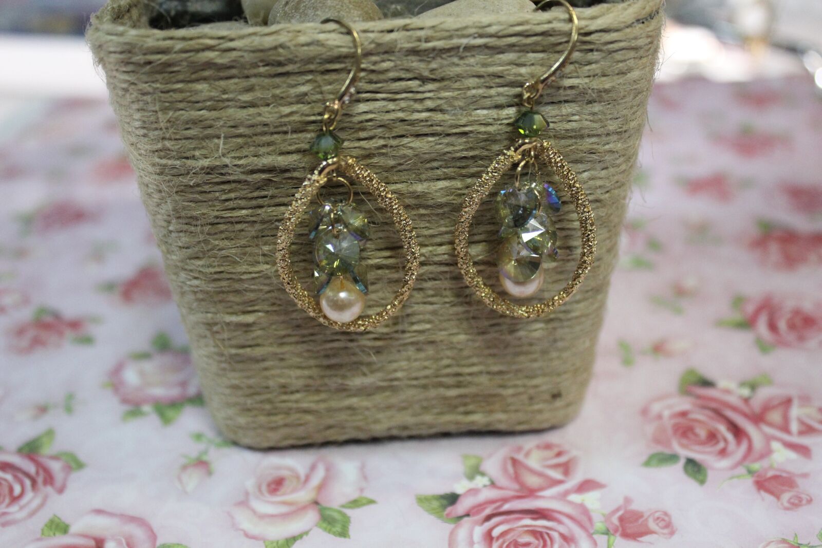Canon EOS 600D (Rebel EOS T3i / EOS Kiss X5) sample photo. Earrings, jewelry, fashion photography