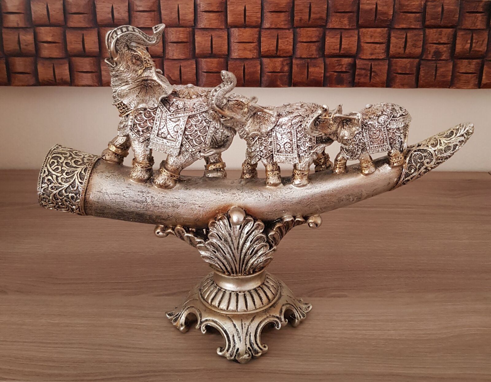 Samsung Galaxy S8+ sample photo. Home, elephants, eastern photography
