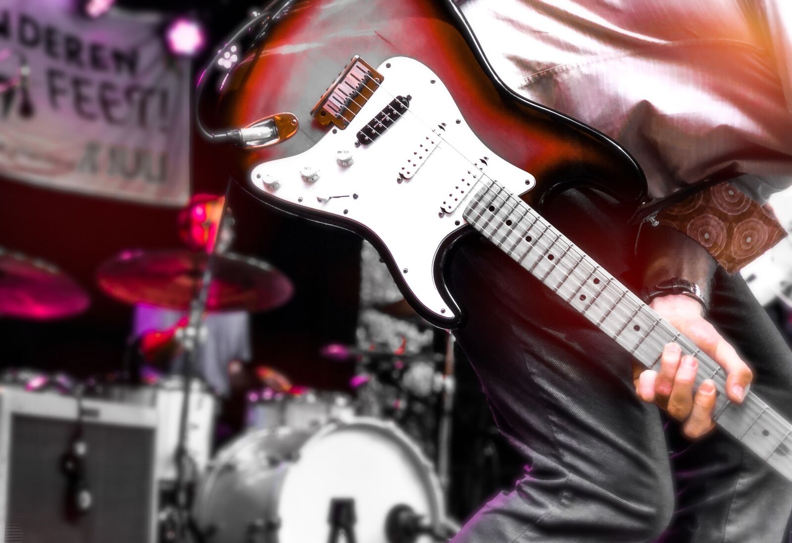 iPhone 8 Plus back dual camera 6.6mm f/2.8 sample photo. On stage, guitar, performance photography