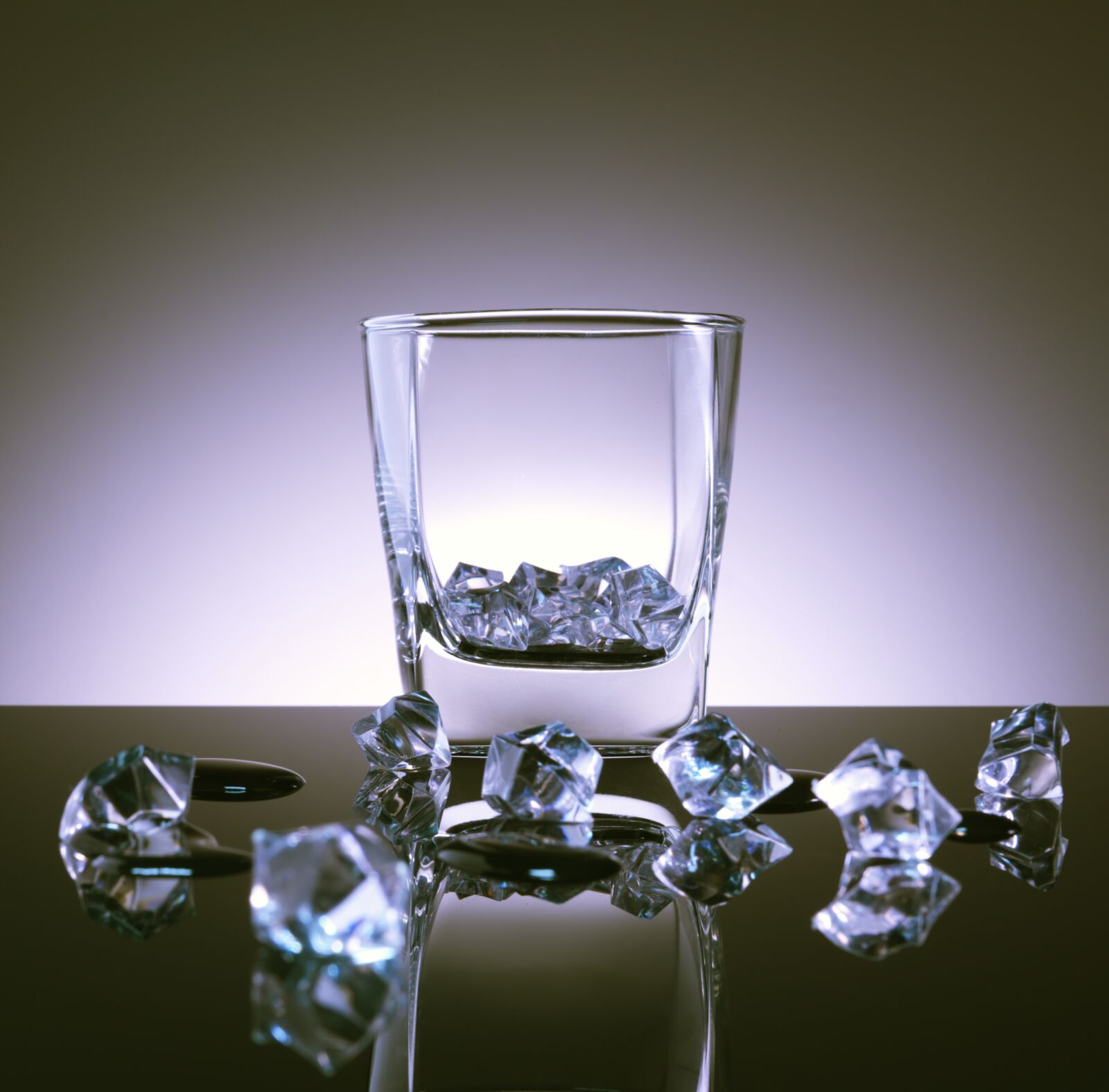 Sony a7 II + Sony FE 28-70mm F3.5-5.6 OSS sample photo. Glass, ice, cocktail photography
