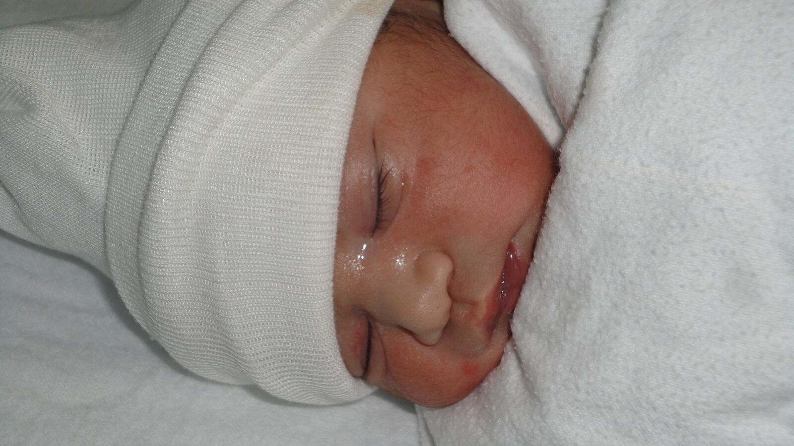 Sony Cyber-shot DSC-W350 sample photo. Baby, birth, healthy baby photography