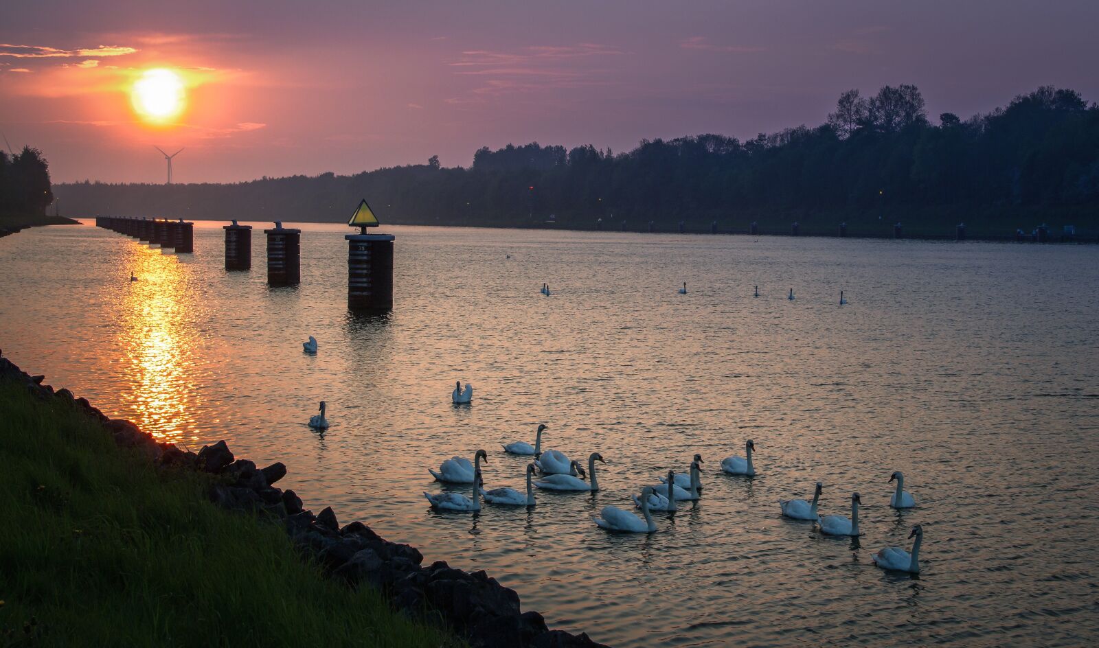 Canon EF-S 18-135mm F3.5-5.6 IS sample photo. North america, nok, kiel photography