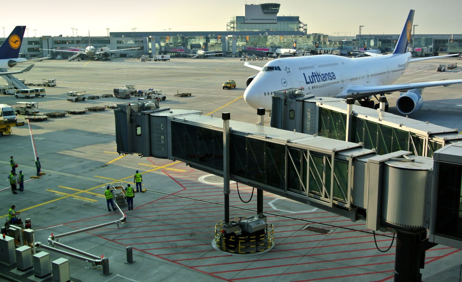 Nikon 1 Nikkor VR 10-30mm F3.5-5.6 sample photo. Airport, terminal, clearance photography