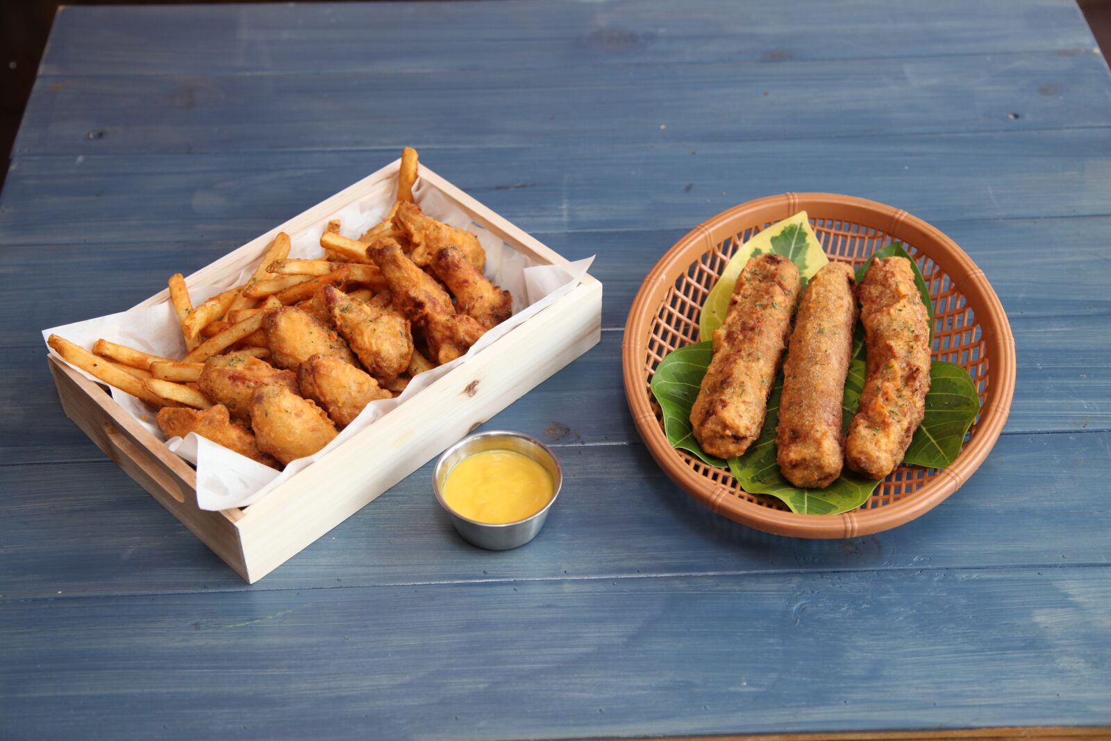 Canon EOS 5D Mark II sample photo. Chicken, wing, fried beef photography