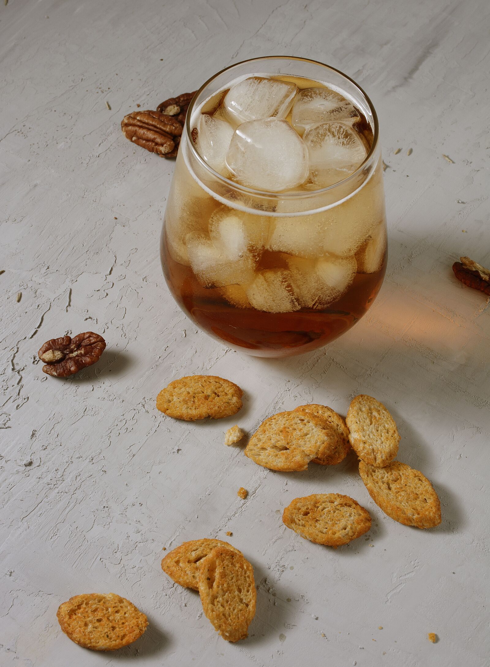 Nikon D5200 sample photo. Crackers, beer, glass photography