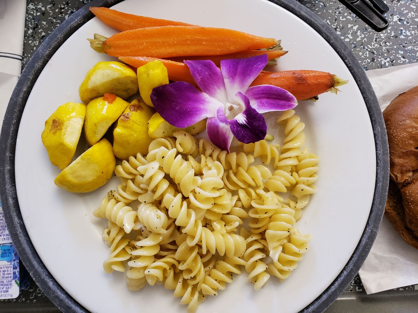 Samsung Galaxy Note9 sample photo. Vegan, lunch, pasta photography
