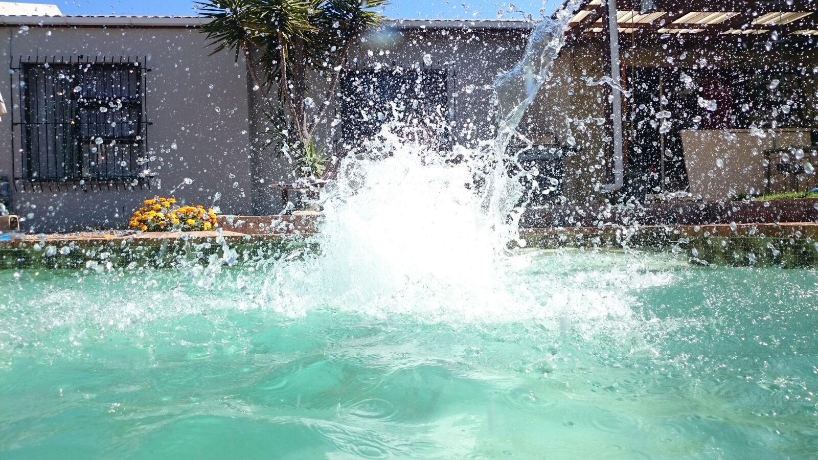Sony Xperia Z2 sample photo. Splash, water, pool photography