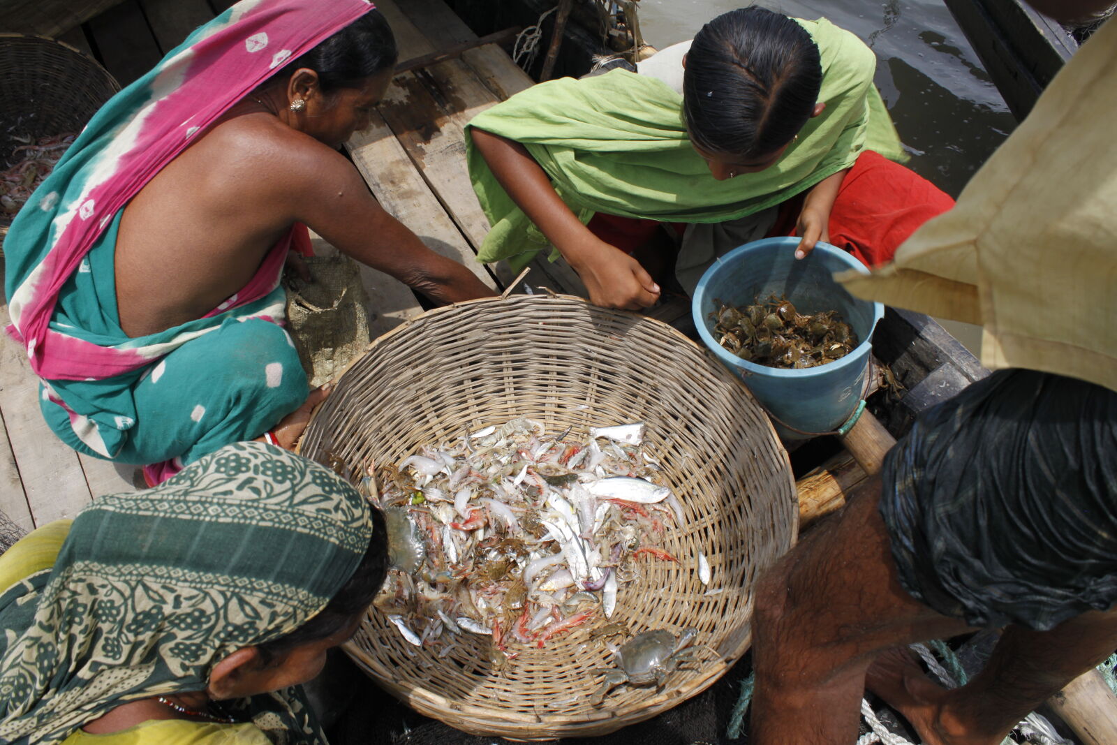 Canon EOS 500D (EOS Rebel T1i / EOS Kiss X3) sample photo. Bangladesh, canal, fish, fisherman photography