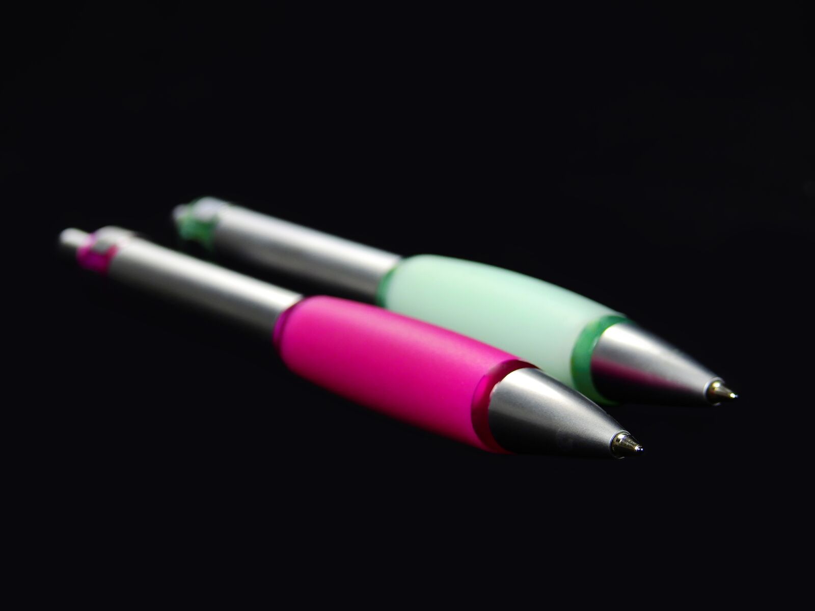 Nikon Coolpix P900 sample photo. Pen, schreiber, writing implement photography